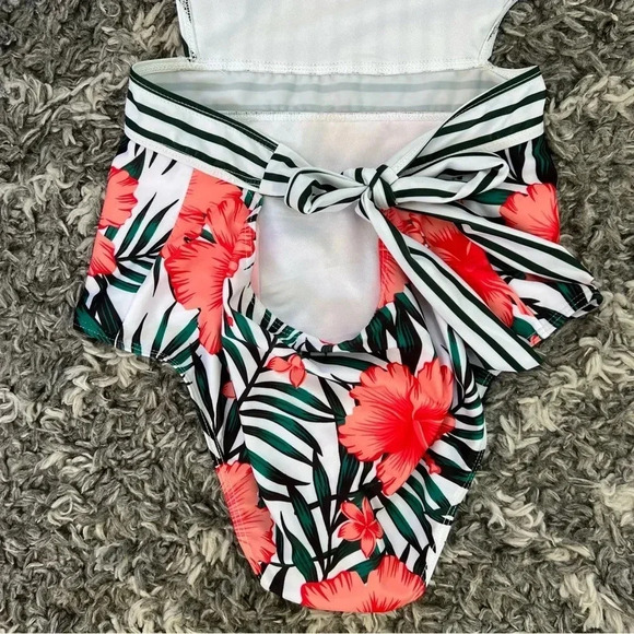 🏝️ Gorgeous Iffei One piece Swimsuit, Size Large, Beautiful Design, NWT - Picture 6 of 11